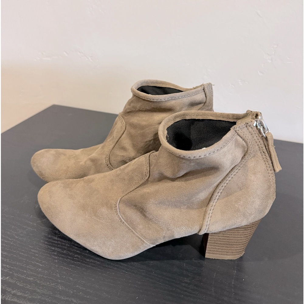 Great condition women’s size 8 slouch boots low heel